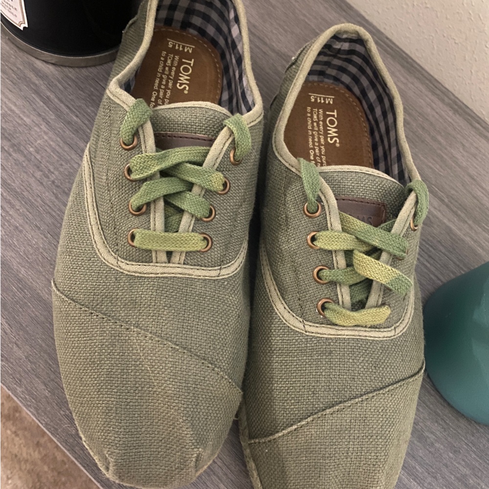 Men’s TOMS